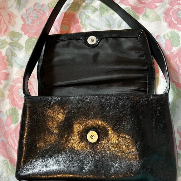 Black, Kenneth Cole reaction purse. - Picture 4 of 5